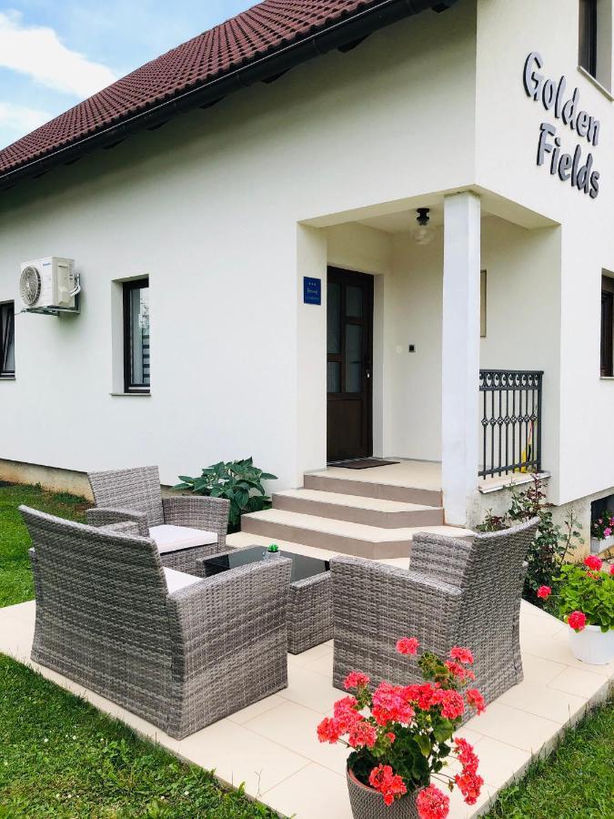 Apartment Golden Fields Смолянаць Екстер'єр фото