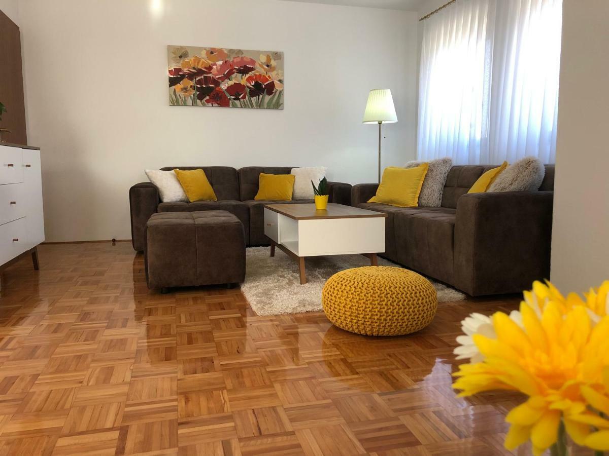 Apartment Golden Fields Смолянаць Екстер'єр фото