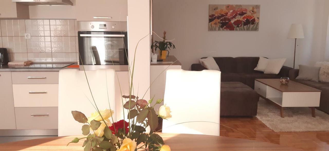 Apartment Golden Fields Смолянаць Екстер'єр фото