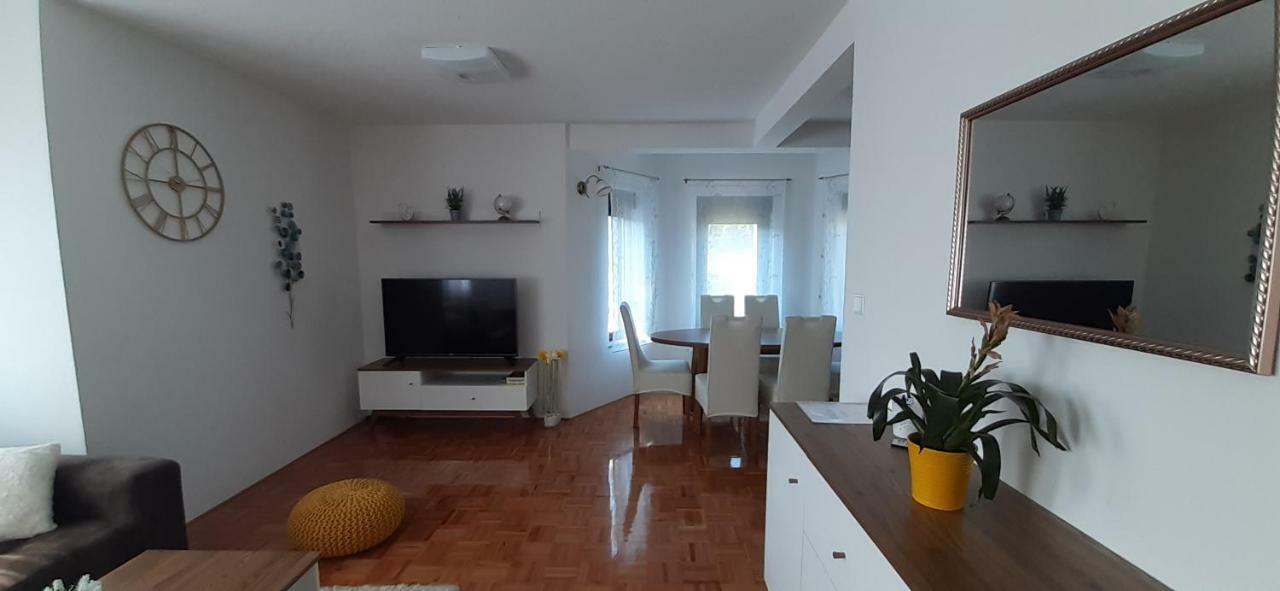 Apartment Golden Fields Смолянаць Екстер'єр фото